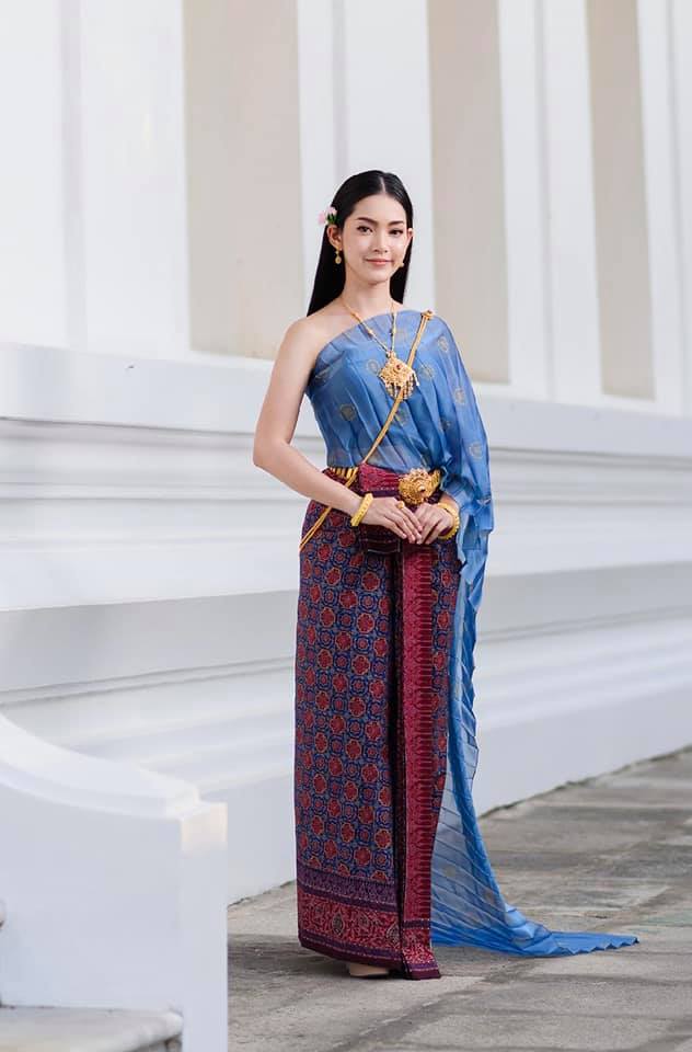 Thai Dress: ชุดไทย ผ้าลายอย่าง | Thailand 🇹🇭