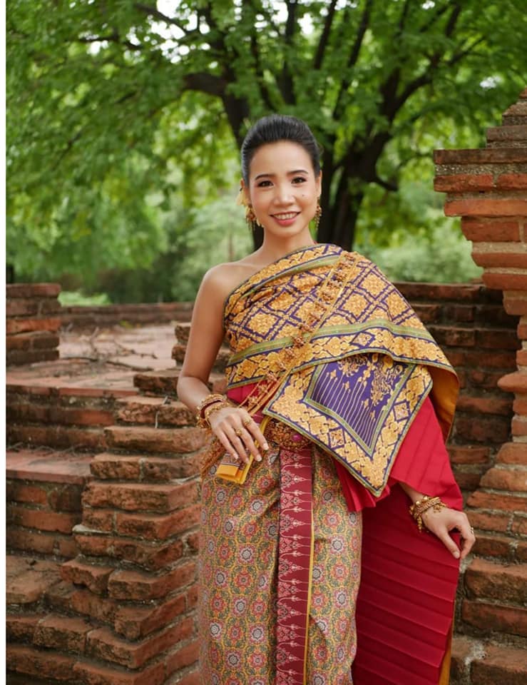 Thai Dress: ชุดไทย ผ้าลายอย่าง | Thailand 🇹🇭