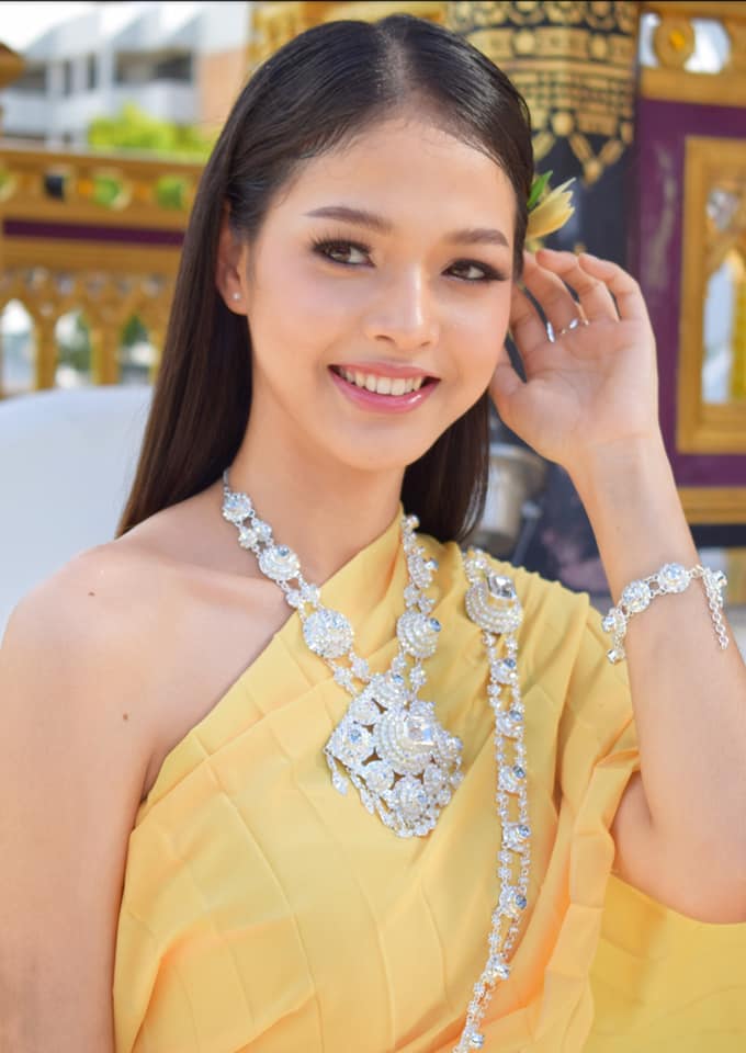 Thai Dress: ชุดไทย ผ้าลายอย่าง | Thailand 🇹🇭