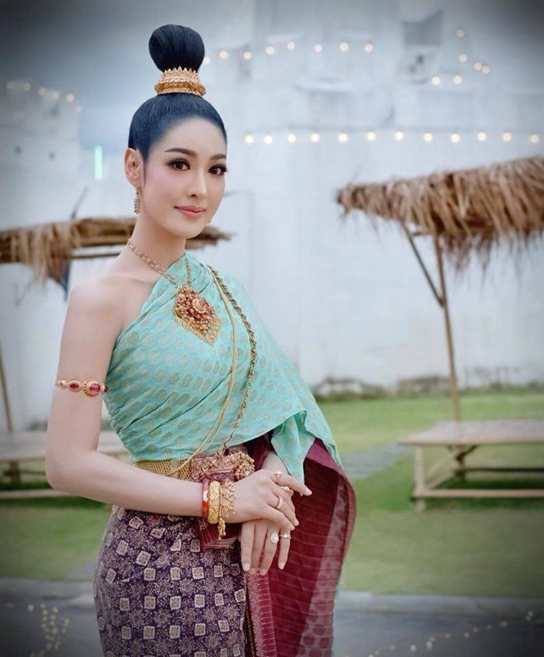 Thai Dress: ชุดไทย ผ้าลายอย่าง | Thailand 🇹🇭