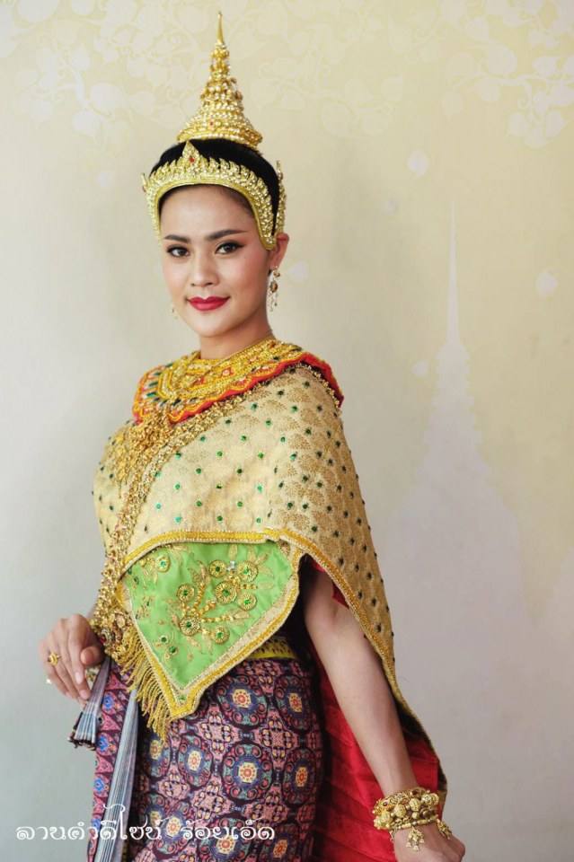 Thai Dress: ชุดไทย ผ้าลายอย่าง | Thailand 🇹🇭