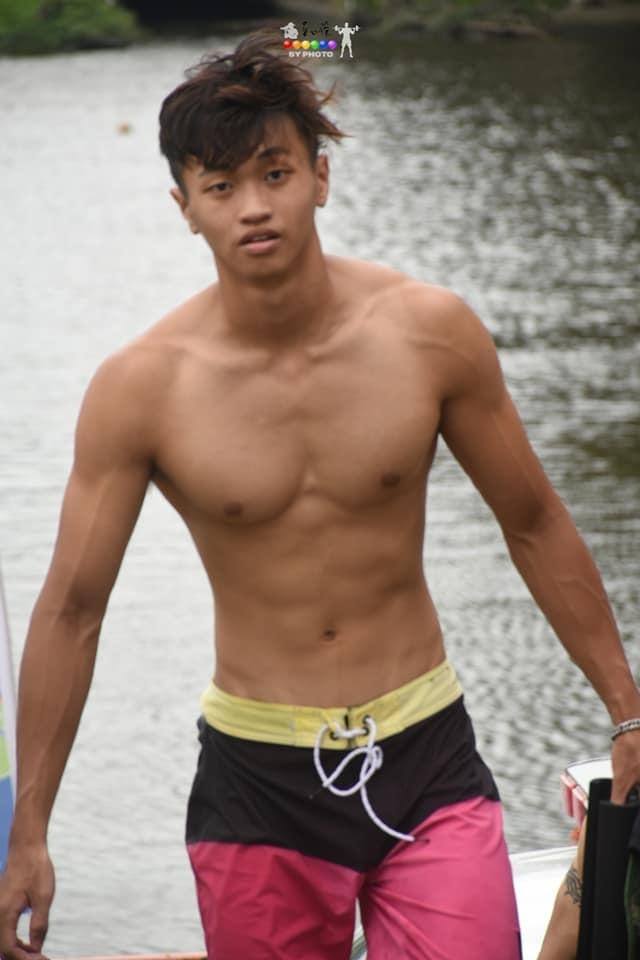อาตี๋นักกีฬาเรือมังกร