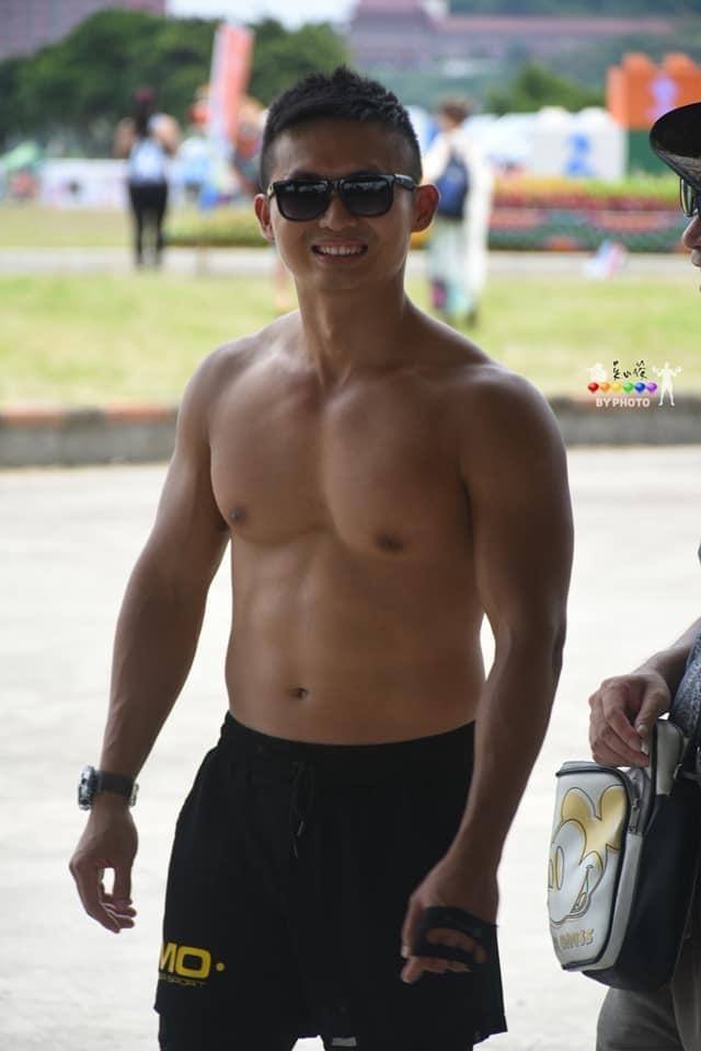 อาตี๋นักกีฬาเรือมังกร