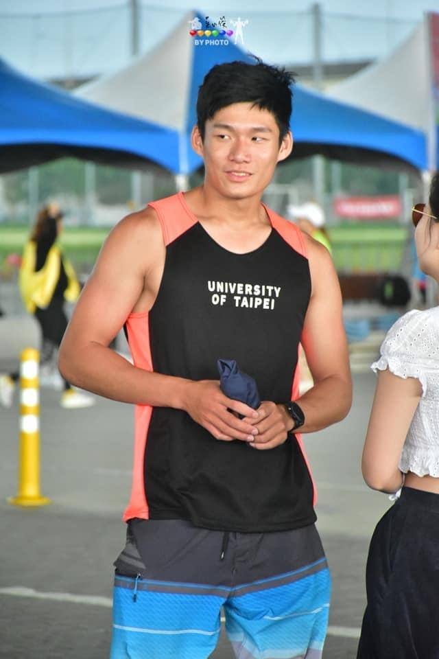 อาตี๋นักกีฬาเรือมังกร