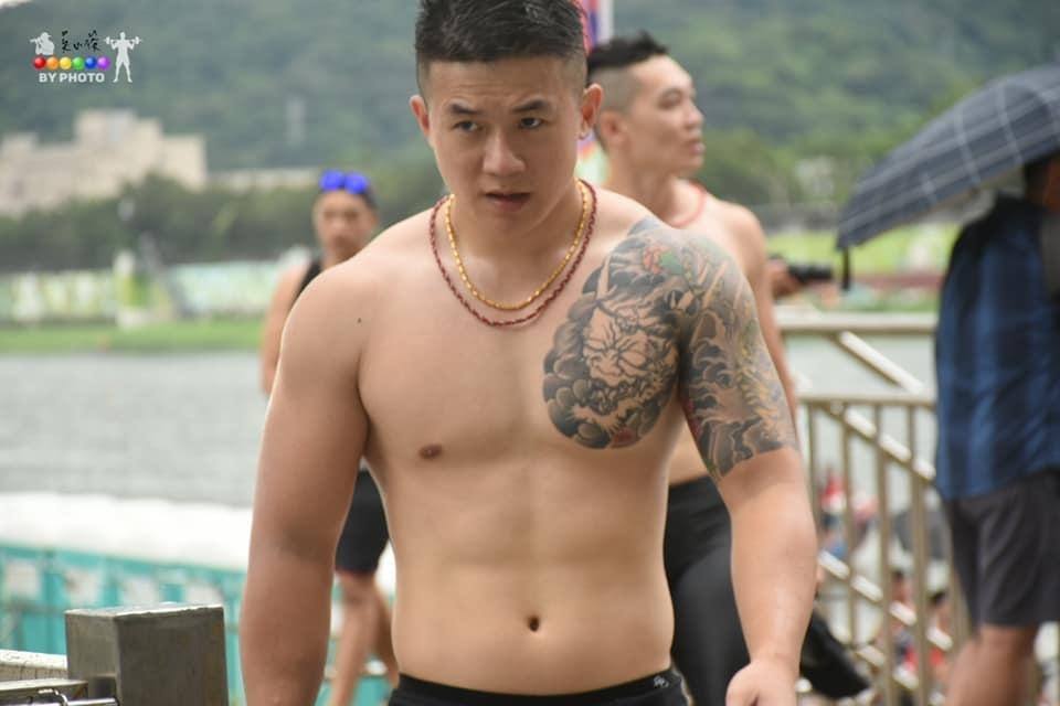 อาตี๋นักกีฬาเรือมังกร