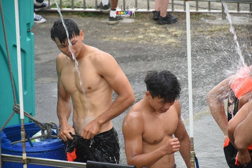 อาตี๋นักกีฬาเรือมังกร