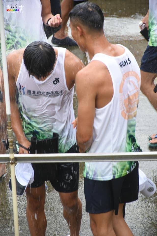 อาตี๋นักกีฬาเรือมังกร