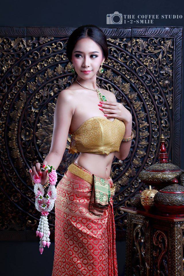 Thai Traditional Dress Portrait 🇹🇭