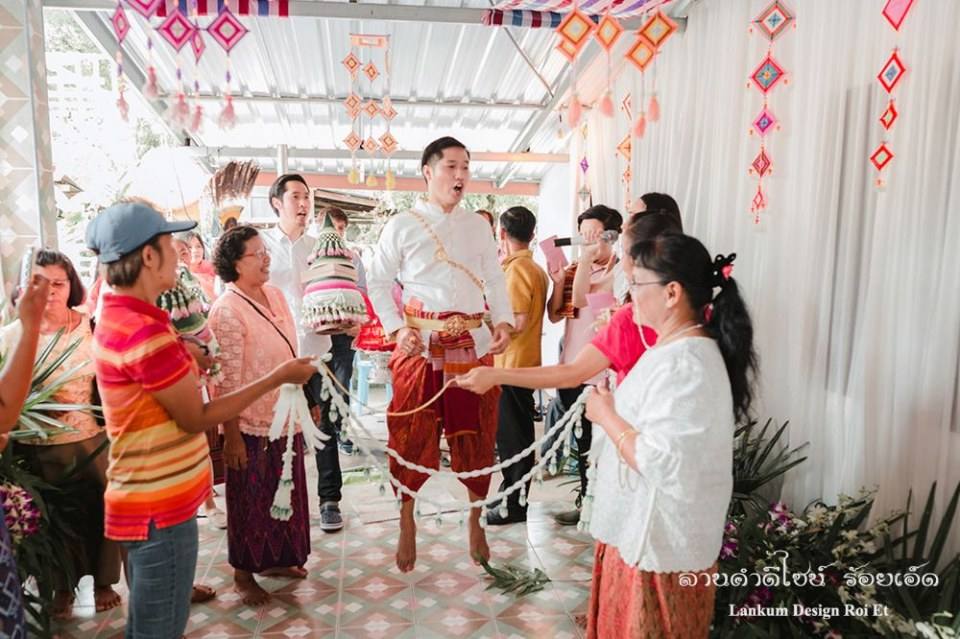 ชุดแต่งงานพื้นเมืองอีสาน (งานกินดอง) | Thailand