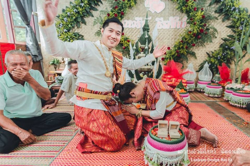 ชุดแต่งงานพื้นเมืองอีสาน (งานกินดอง) | Thailand