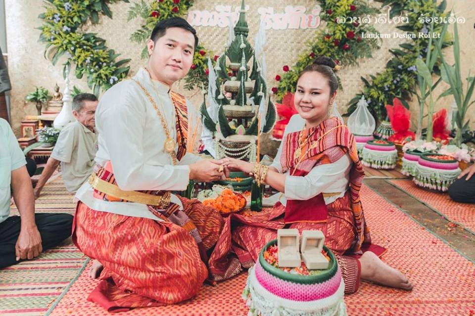 ชุดแต่งงานพื้นเมืองอีสาน (งานกินดอง) | Thailand