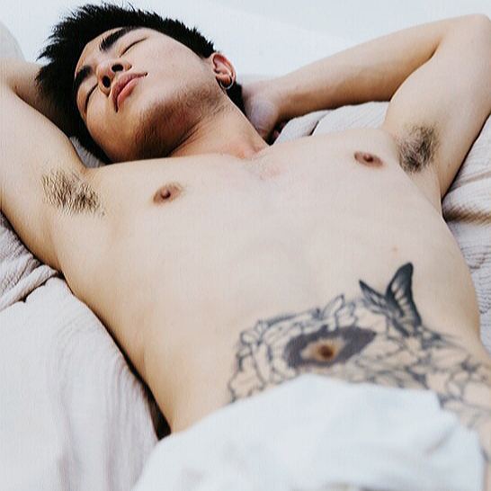 ต้นขาร้อนเร่า•สองเข่าโยกเขย่ง•มือกำจั๊มป์เร่ง•บันทั้ายเด้งตามมือ•คืออะไร