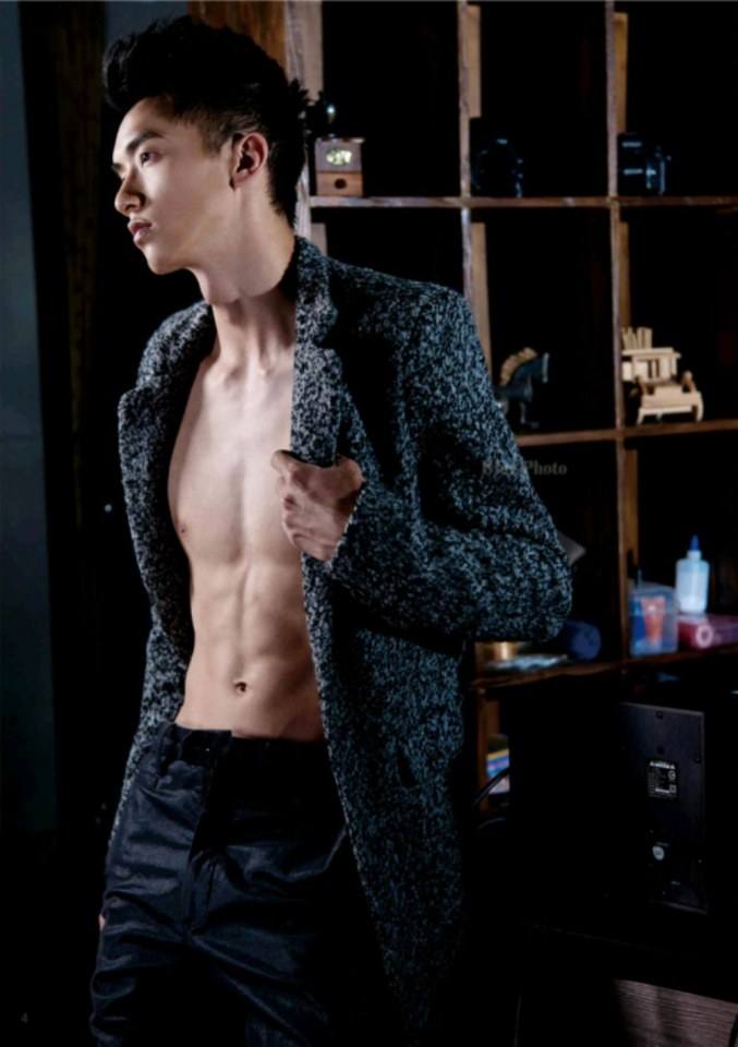 หนุ่มหล่อขึ้นปก 763