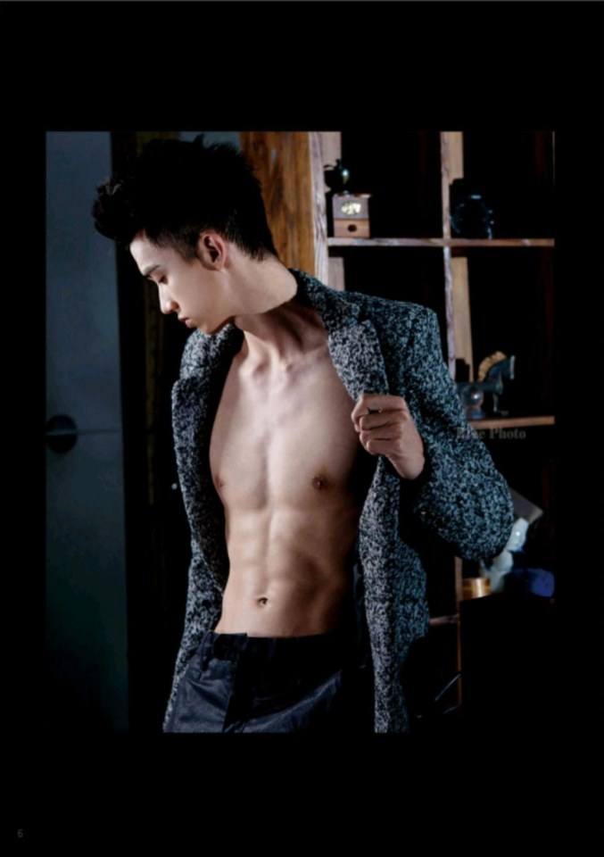 หนุ่มหล่อขึ้นปก 763