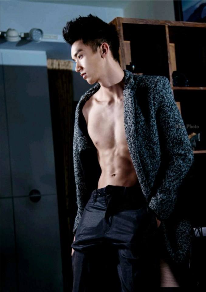 หนุ่มหล่อขึ้นปก 763