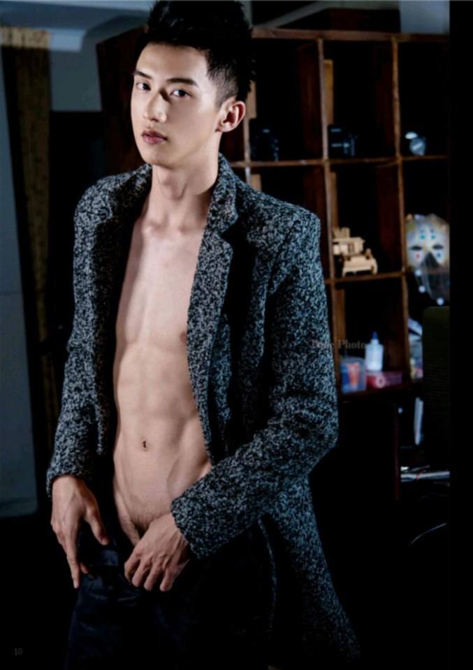 หนุ่มหล่อขึ้นปก 763