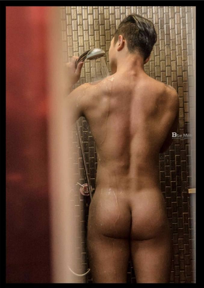 หนุ่มหล่อขึ้นปก 765