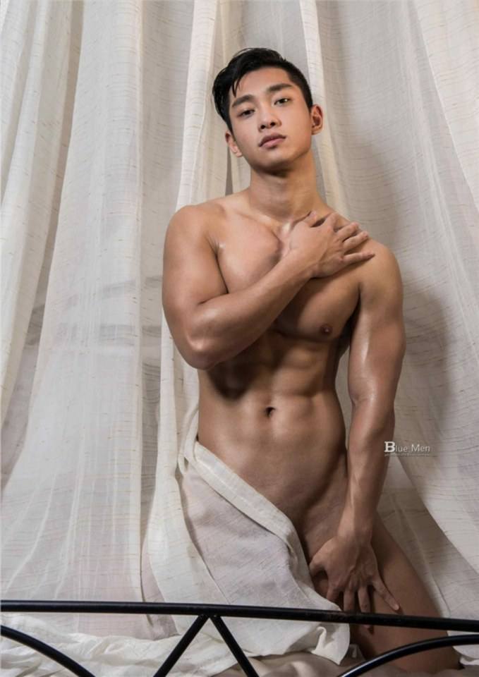 หนุ่มหล่อขึ้นปก 765