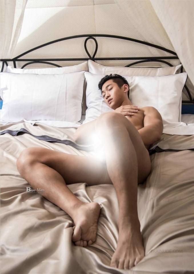 หนุ่มหล่อขึ้นปก 765