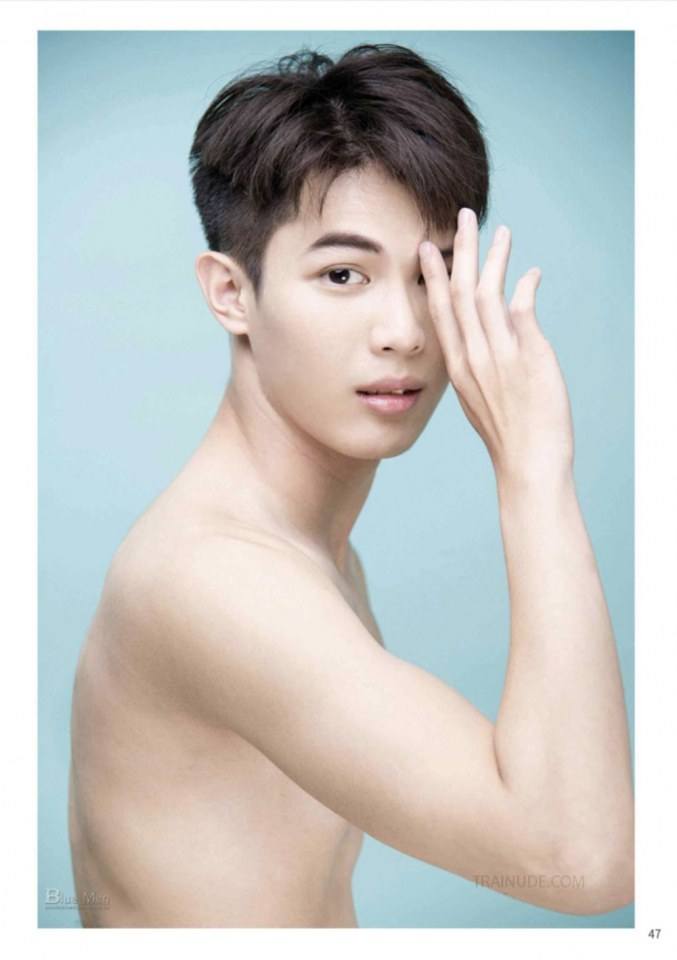 หนุ่มหล่อขึ้นปก 766