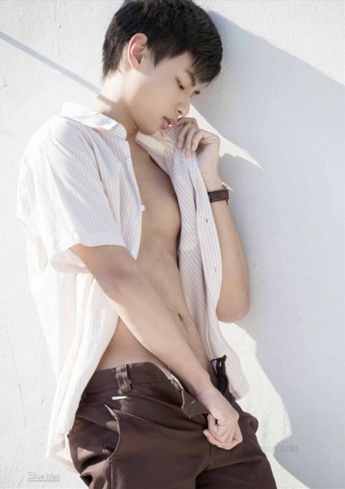 หนุ่มหล่อขึ้นปก 770