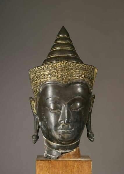 The crowns of Ayutthaya period in 15th -16th century, Thailand.🇹🇭