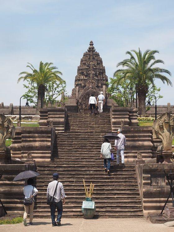 Angkor Dynasty’s Temple This Angkor dynasty styled temple was built by the hands of Thai master craftsmen after the original ancient temple in Thailand