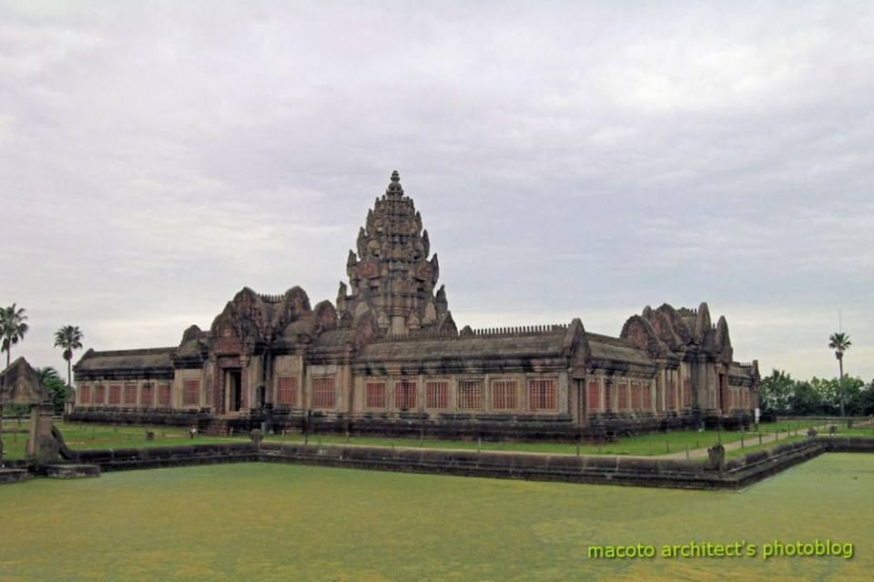 Angkor Dynasty’s Temple This Angkor dynasty styled temple was built by the hands of Thai master craftsmen after the original ancient temple in Thailand