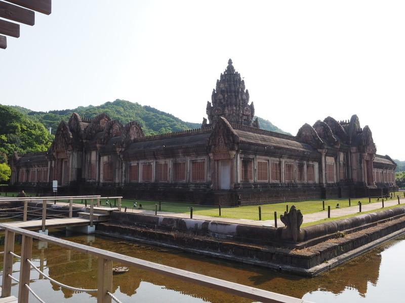 Angkor Dynasty’s Temple This Angkor dynasty styled temple was built by the hands of Thai master craftsmen after the original ancient temple in Thailand