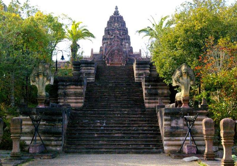 Angkor Dynasty’s Temple This Angkor dynasty styled temple was built by the hands of Thai master craftsmen after the original ancient temple in Thailand