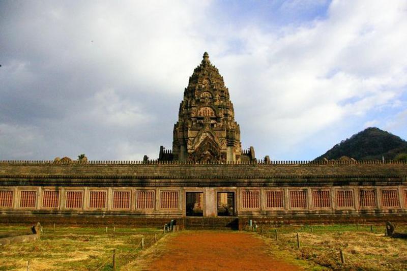 Angkor Dynasty’s Temple This Angkor dynasty styled temple was built by the hands of Thai master craftsmen after the original ancient temple in Thailand