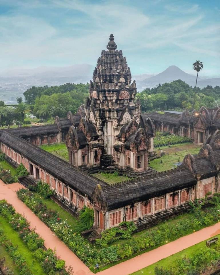 Angkor Dynasty’s Temple This Angkor dynasty styled temple was built by the hands of Thai master craftsmen after the original ancient temple in Thailand