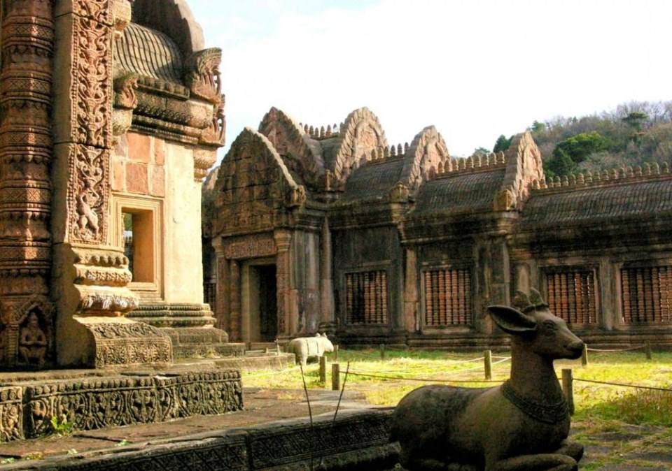 Angkor Dynasty’s Temple This Angkor dynasty styled temple was built by the hands of Thai master craftsmen after the original ancient temple in Thailand