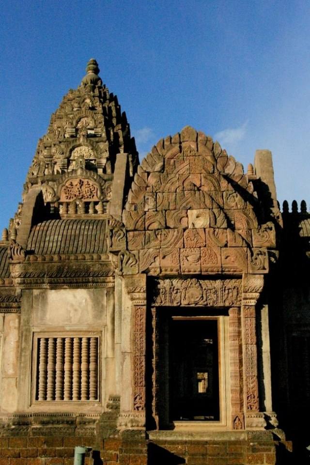 Angkor Dynasty’s Temple This Angkor dynasty styled temple was built by the hands of Thai master craftsmen after the original ancient temple in Thailand