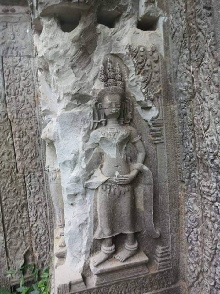 Cambodia's temples fell to looters