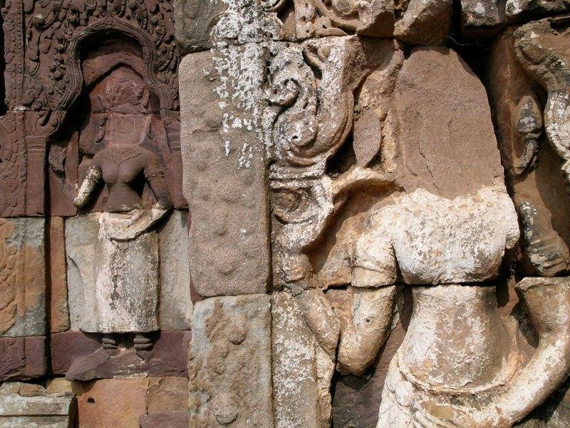 Cambodia's temples fell to looters
