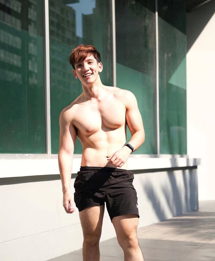 ผู้ชาย นมสวย {1}