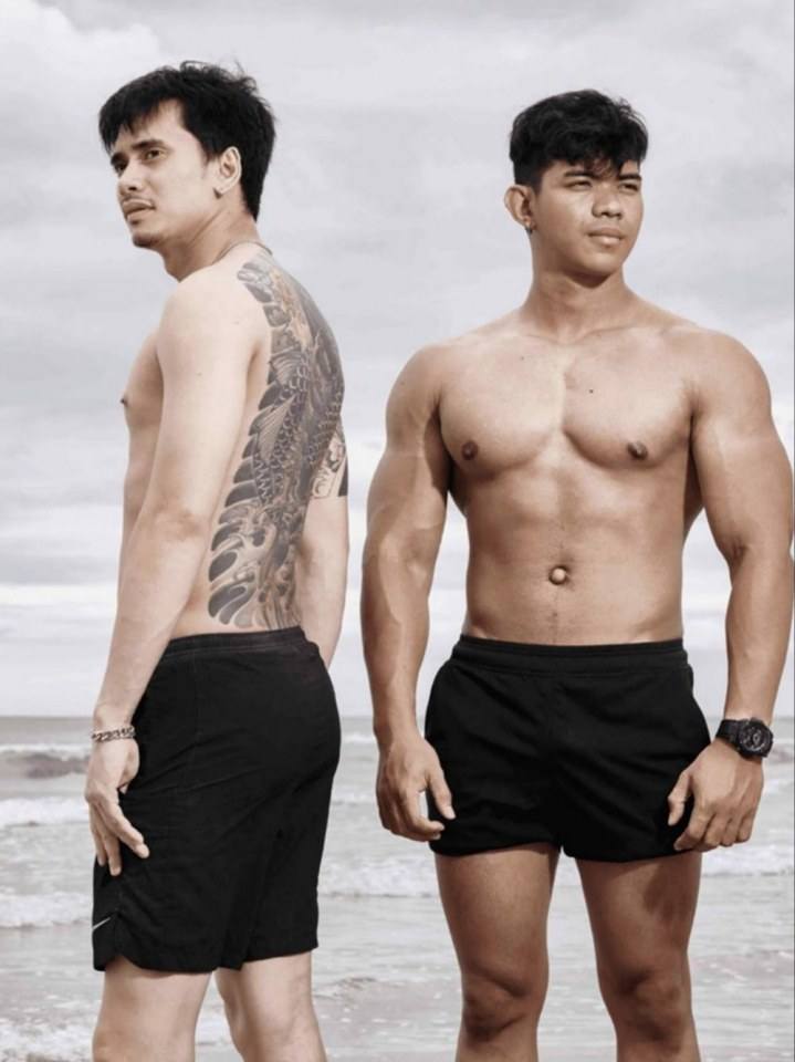 เพื่อนรักเพื่อนซี้มิตรแท้..บางครั้งเพื่อนอกหักมาก็เลยแก้ผ้าจับเพื่อนคว่ำหน้าแล้วทำการปลอบใจ