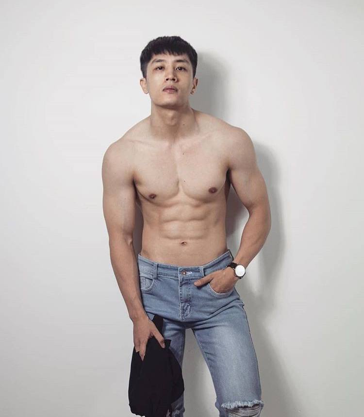 ถอดโชว์เรือนร่าง 2670
