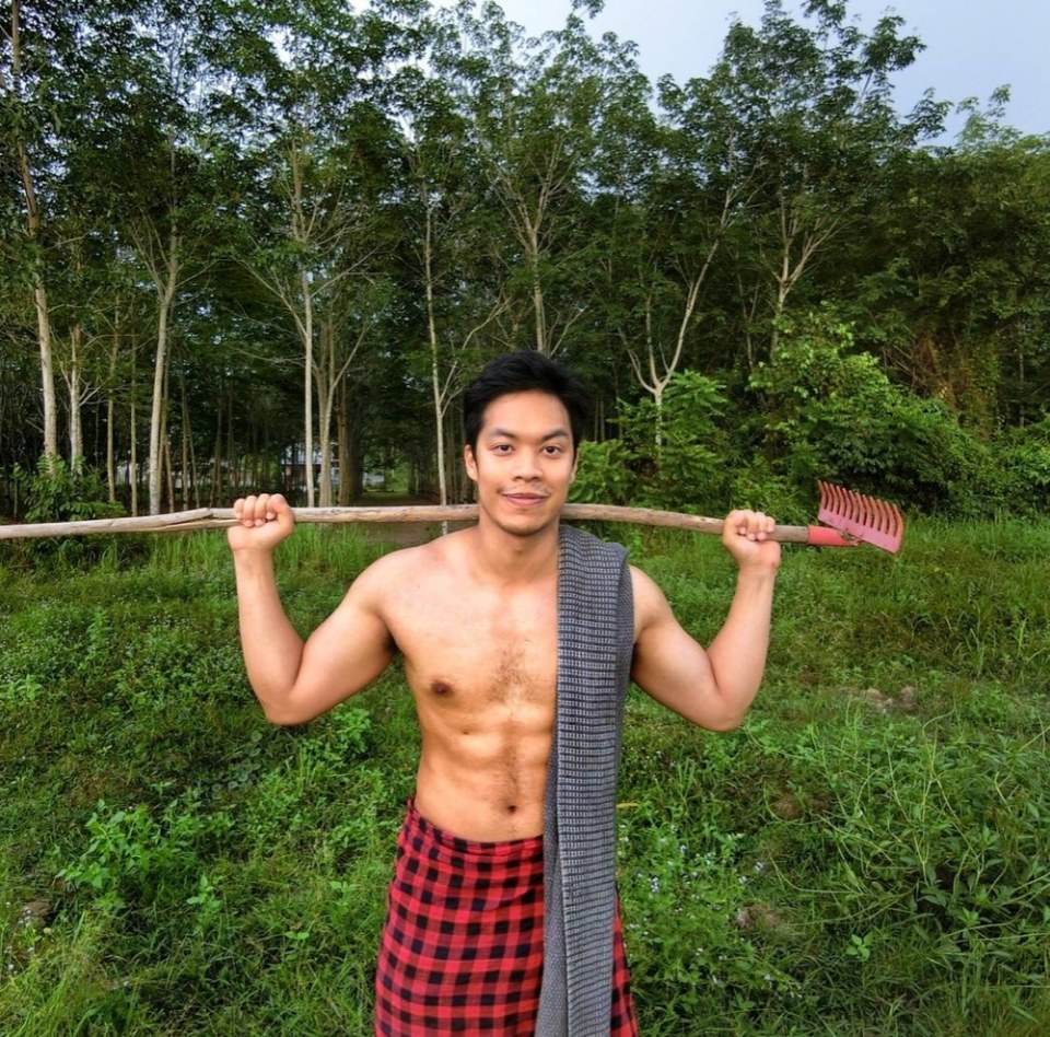 ถอดโชว์เรือนร่าง 2671