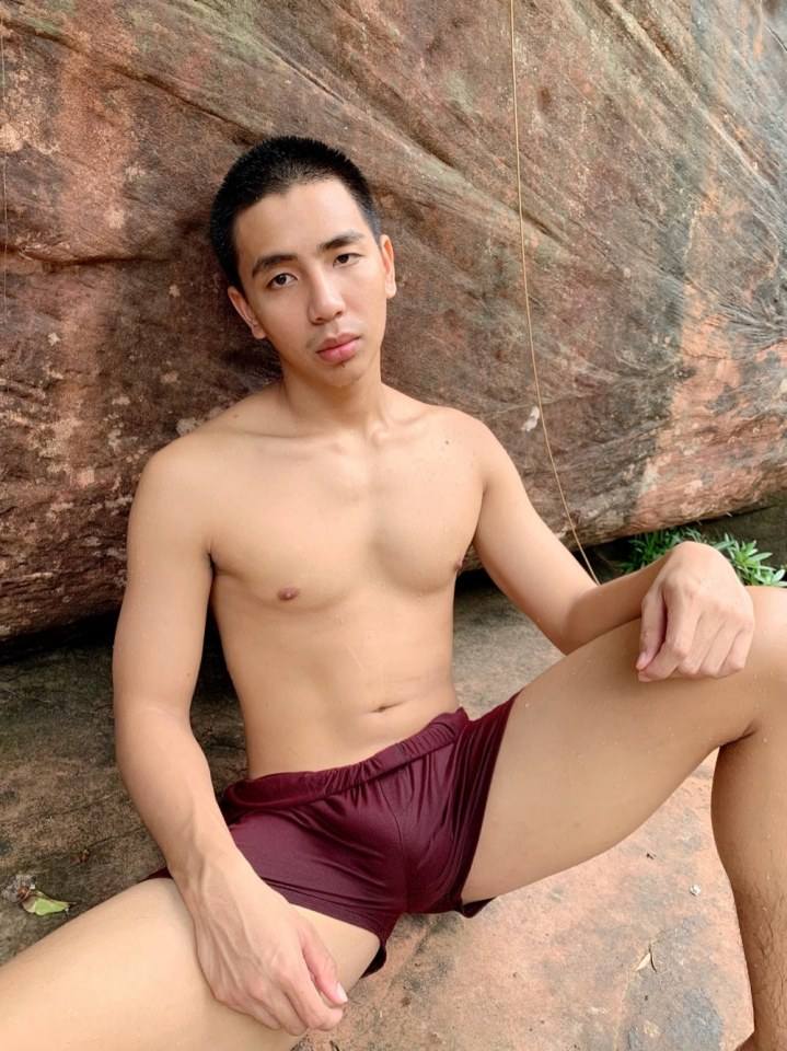 ถอดโชว์เรือนร่าง 2672