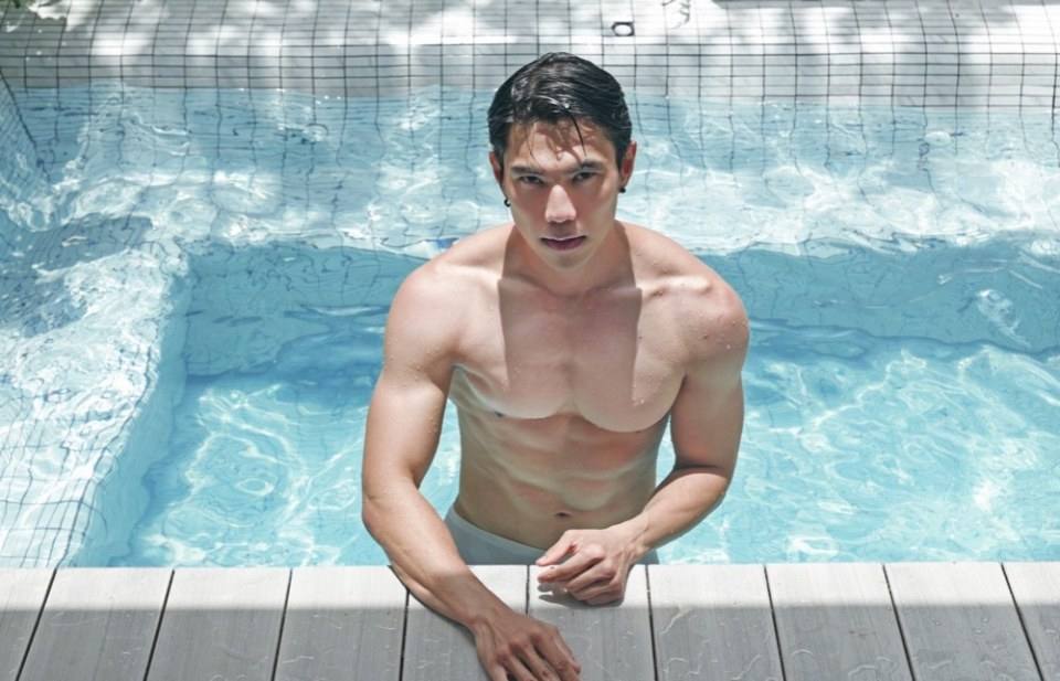 ถอดโชว์เรือนร่าง 2672
