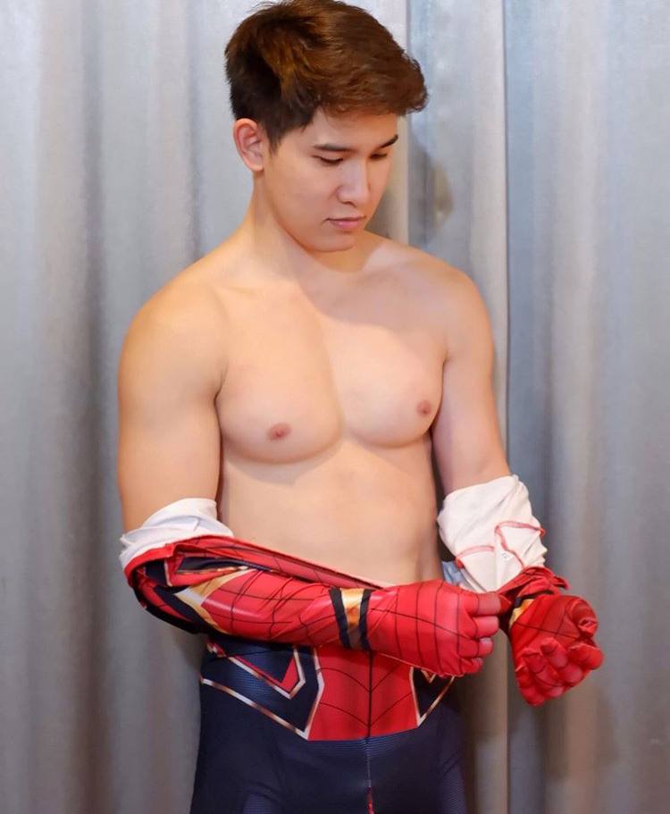 ผู้ชาย นมสวย {2}