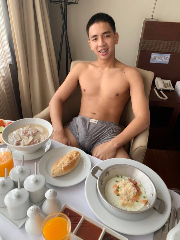 ถอดโชว์เรือนร่าง 2678