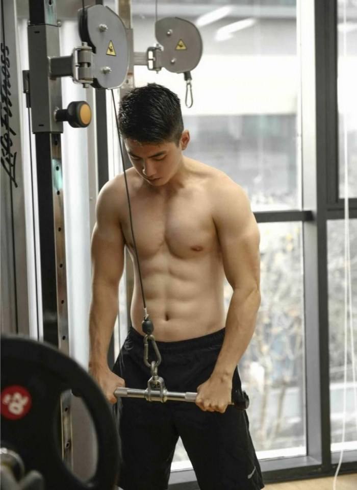 หนุ่มหล่อขึ้นปก 787.2