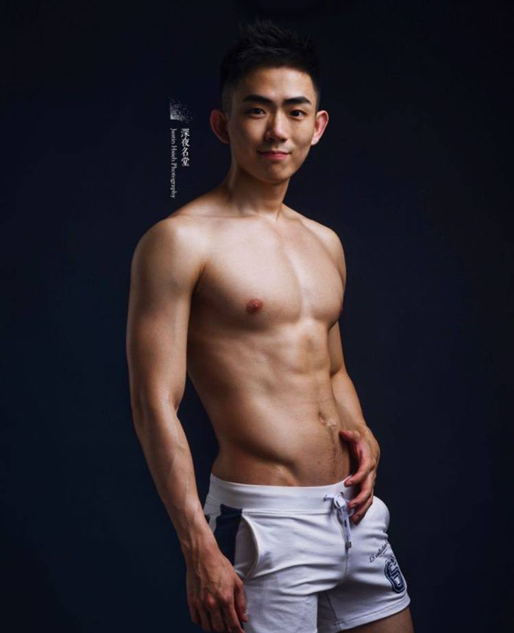 ผู้ชาย นมสวย {4}