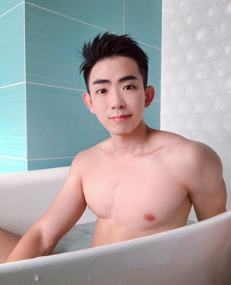 ผู้ชาย นมสวย {4}