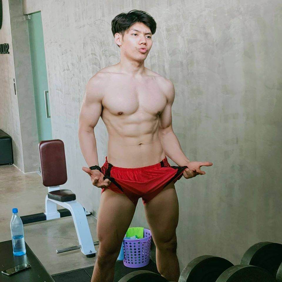 ถอดโชว์เรือนร่าง 2679