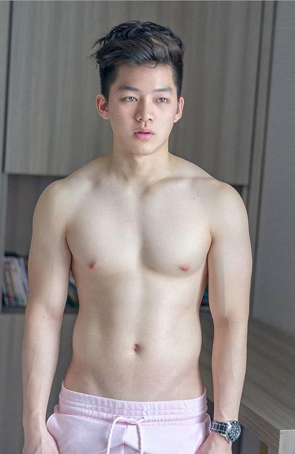 ถอดโชว์เรือนร่าง 2679