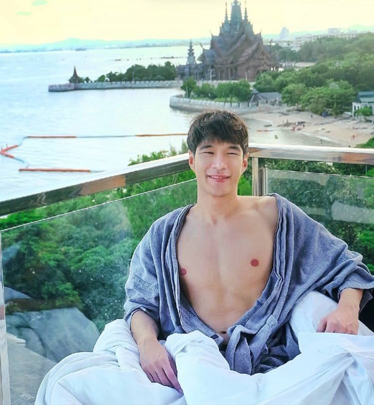 ผู้ชาย นมสวย {5}